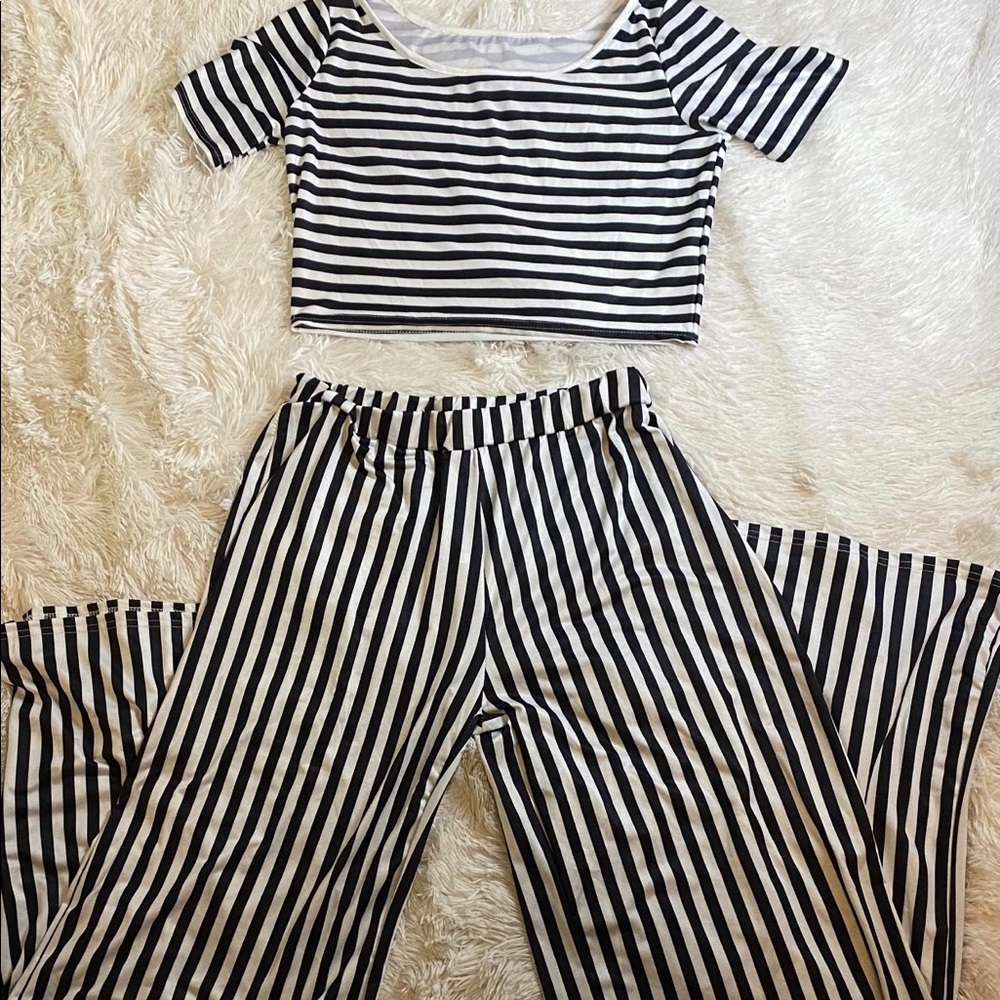 Big leg pants matching crop top.